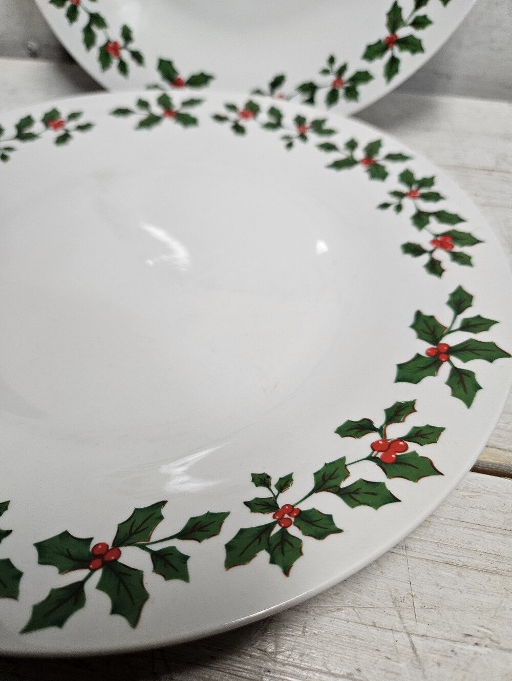 2 ROYAL NORFOLK White Green Red 10.5" Holly Design Dinner Plates Christmas Decor
